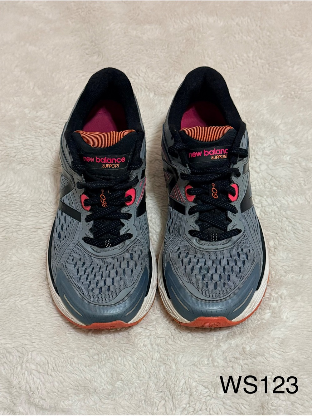 New Balance Women's Gray & Pink Running Shoes - Supportive Design